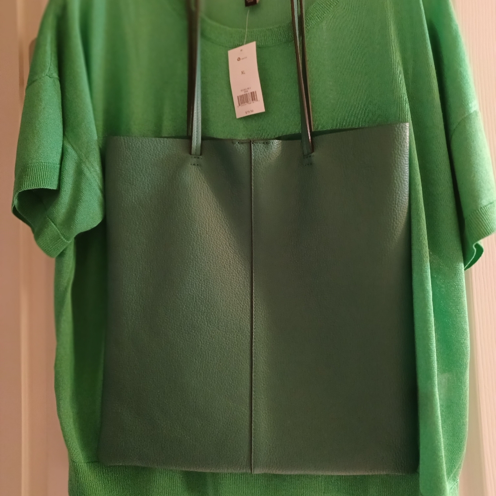 Banana Republic Green, All Leather Tote Handbag/Shoulder Bag Like New!